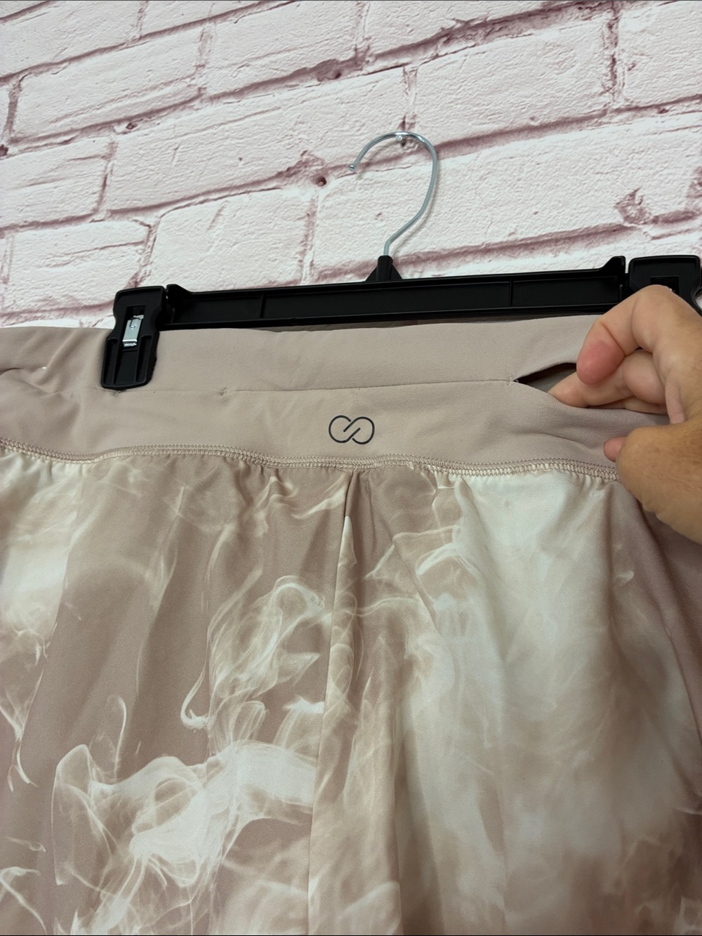 Calia Kick It Up Short in Sacred Smoke Sandstone Like New Large - Picture 6 of 9